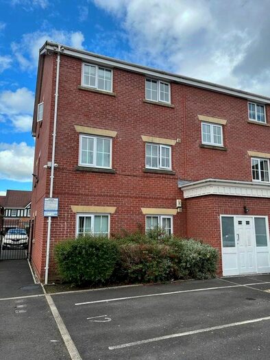 2 Bedroom Flat To Rent In Dingle Close, Radcliffe, M26