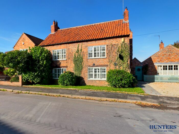 4 Bedroom Link Detached House For Sale In Willow Grange, Main Street, Ellerton, York YO42