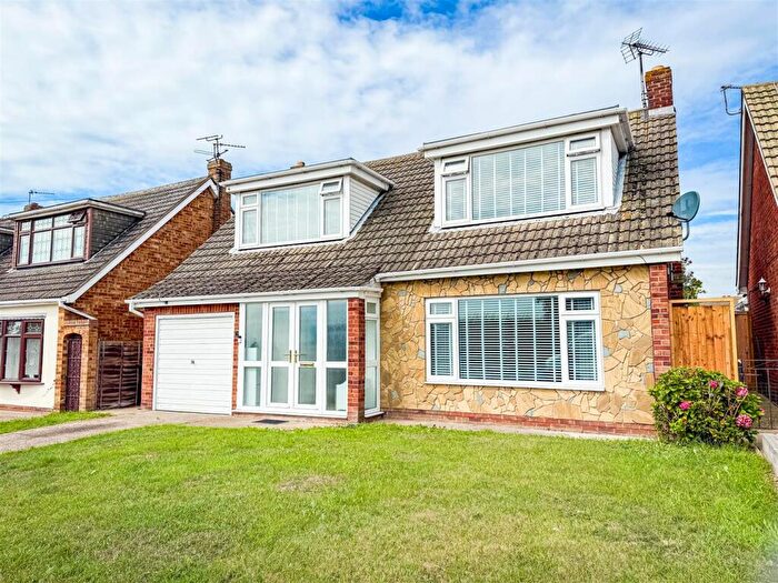 3 Bedroom Detached House For Sale In Richmond Drive, Clacton-On-Sea, Essex, CO15