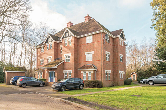 2 Bedroom Apartment For Sale In Kintbury Close, Fleet, Hampshire, GU51
