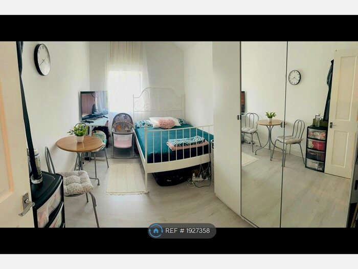 Studio To Rent In Bristow Road, Hounslow, TW3