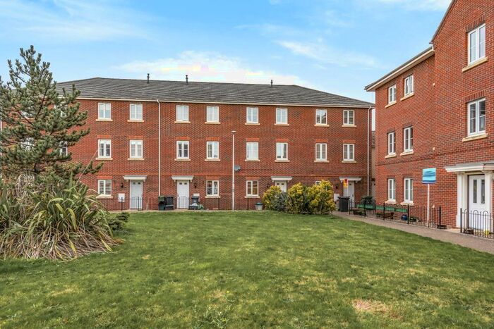 4 Bedroom End Of Terrace House To Rent In Thatcham, West Berkshire, RG19