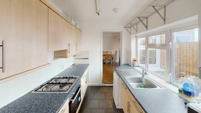 4 Bedroom Semi-Detached House To Rent In Guildford Park Road, Friary And St Nicolas, GU2