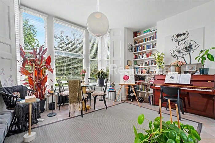2 Bedroom Apartment For Sale In Endymion Road, Finsbury Park, London, N4