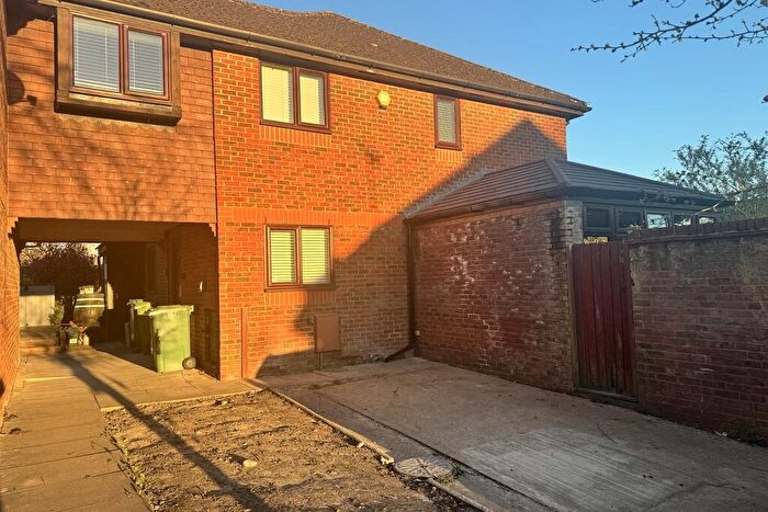 3 Bedroom Property To Rent In Medhurst, Chobham, Woking, GU24
