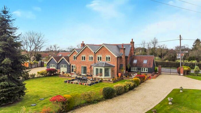 4 Bedroom Detached House For Sale In Reading Road, Padworth Common, Reading, RG7