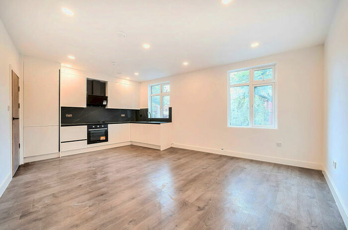 1 Bedroom Apartment To Rent In Finchley Road, Hampstead, London, NW3