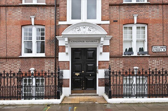 4 Bedroom Flat To Rent In Challoner Mansions, Challoner Street, London, W14