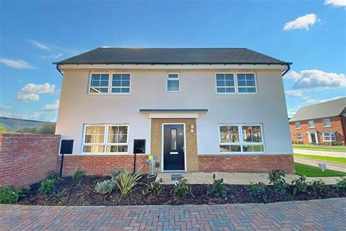 3 Bedroom Semi-Detached House To Rent In Bedroom Semi Detached House In Southwold Drive, Hampton Beach, PE7