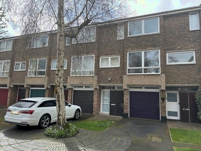 5 Bedroom Terraced House To Rent In Deena Close, West Acton, London, W3