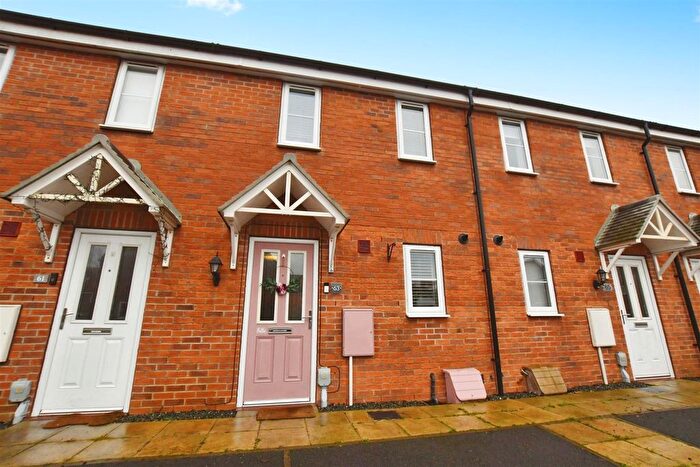 2 Bedroom Terraced House For Sale In Brockwell Park, Kingswood, Hull, HU7