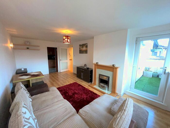 2 Bedroom Flat To Rent In Dykehead Place, Dundee, DD4