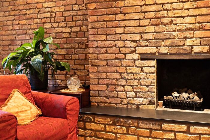 2 Bedroom Flat For Sale In Frognal Lane, Hampstead, London, NW3