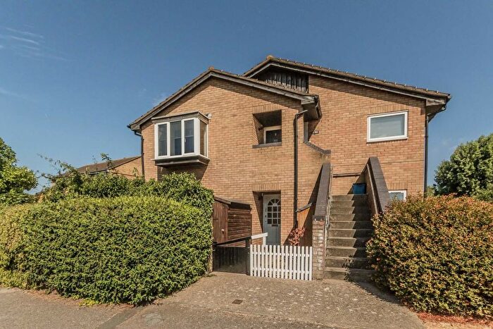 2 Bedroom Flat To Rent In Briar Close, Hampton, TW12