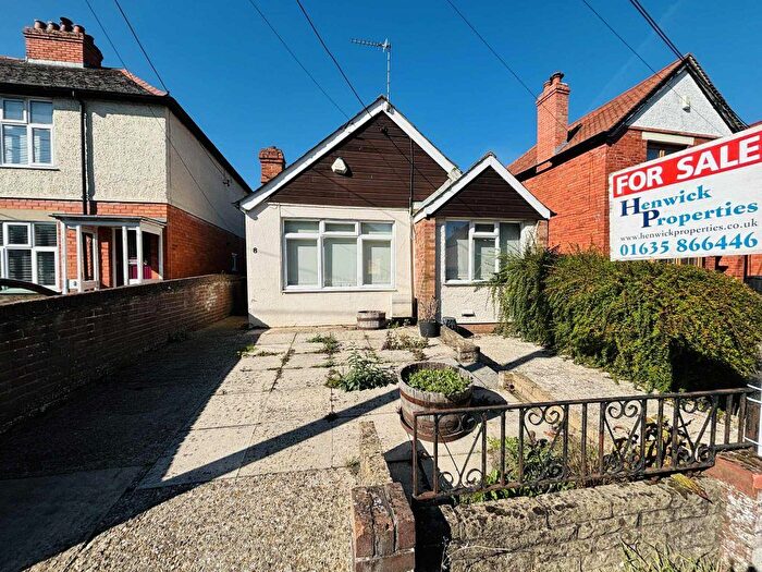 2 Bedroom Detached Bungalow For Sale In Green Lane, Thatcham, RG19