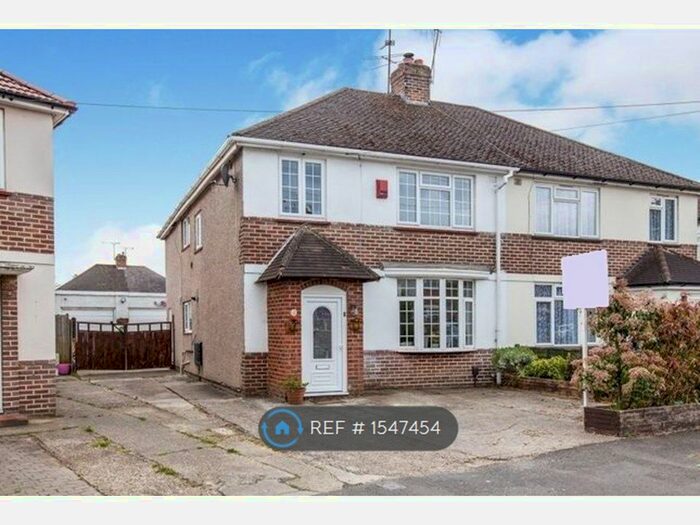 4 Bedroom Semi-Detached House To Rent In Ennerdale Crescent, Slough, SL1