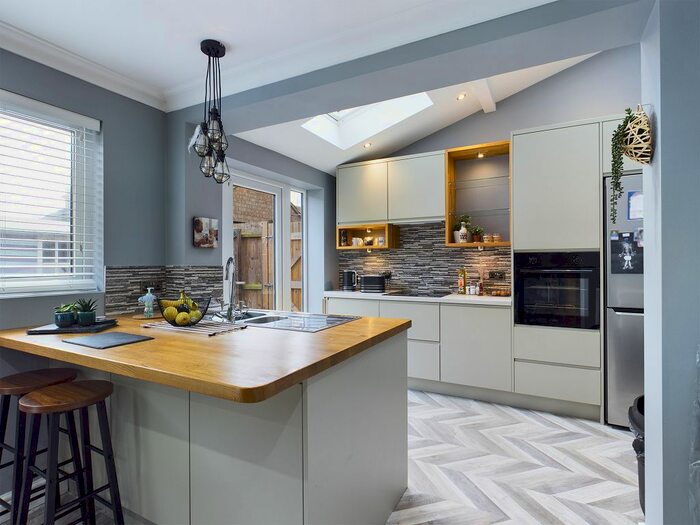 3 Bedroom Semi-Detached House To Rent In Brook Gardens, Glen Parva, Leicester LE2