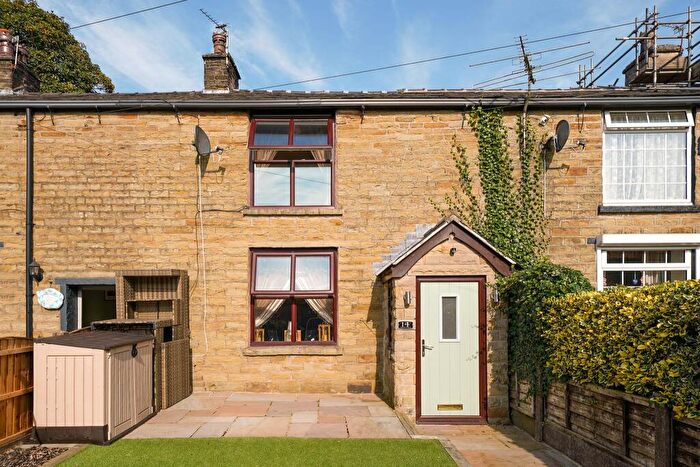 3 Bedroom Cottage For Sale In Crown Point, Bolton, BL7