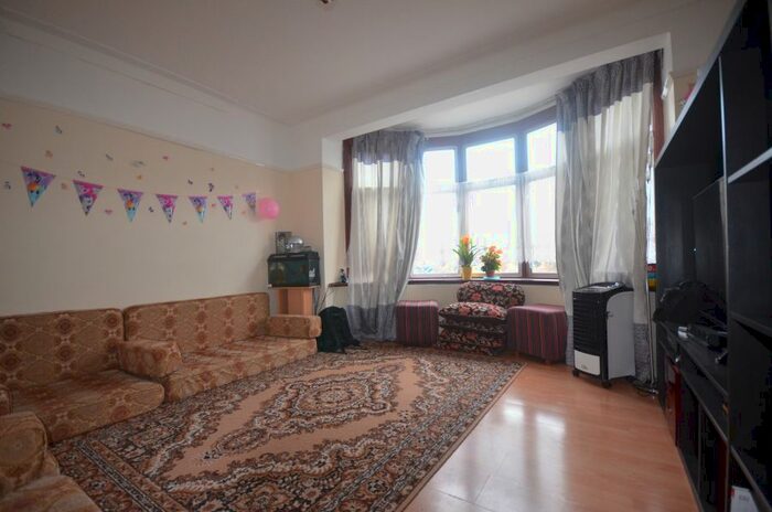 3 Bedroom Terraced House To Rent In Aldbourough Road South, IG3