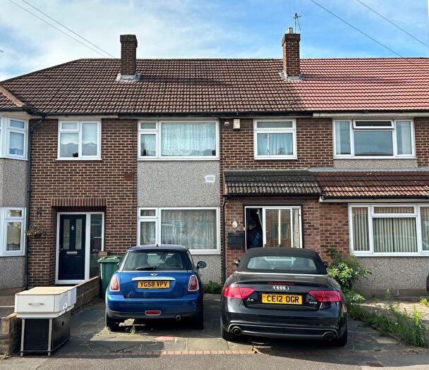 3 Bedroom Terraced House For Sale In Cherry Walk, Rainham, Essex, RM13