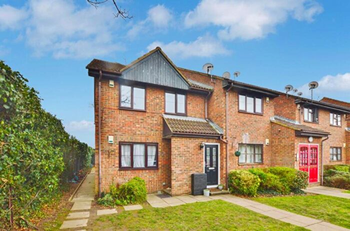 1 Bedroom Maisonette For Sale In Troutbeck Close, Slough, SL2