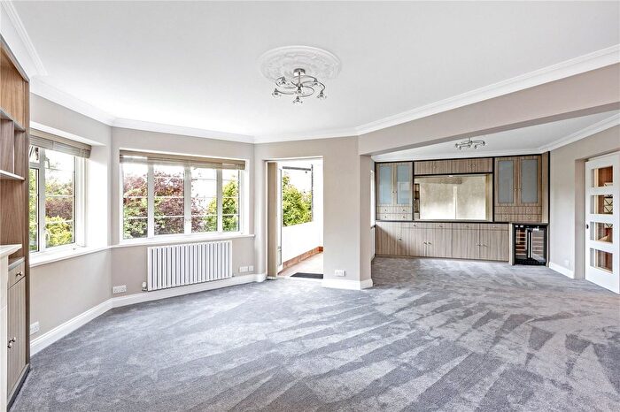 3 Bedroom Flat To Rent In Chester Close, Richmond, Surrey, TW10