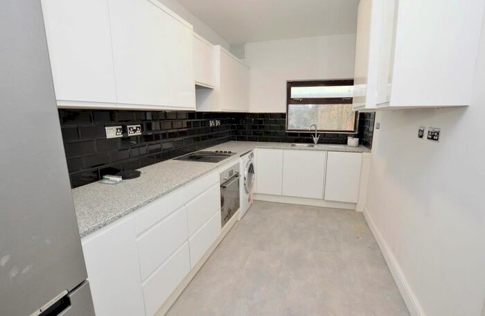 2 Bedroom Property To Rent In Pond Road, Stratford, E15