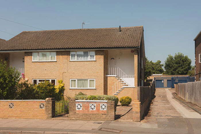 2 Bedroom Maisonette For Sale In Selby Road, Anerley, London, SE20