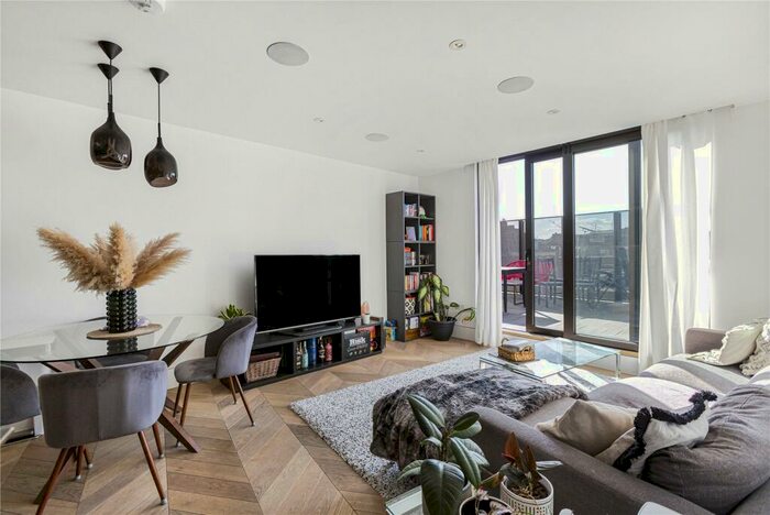 2 Bedroom Apartment To Rent In Hatton Wall, London, EC1N