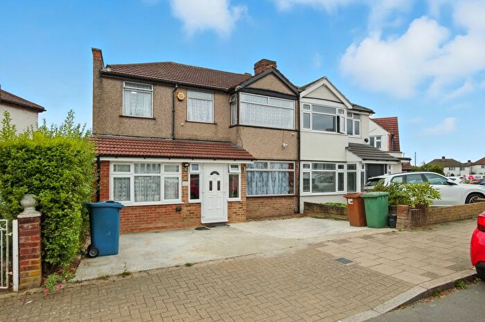 4 Bedroom Semi-detached House For Sale In Collins Avenue, Stanmore, Greater London, HA7