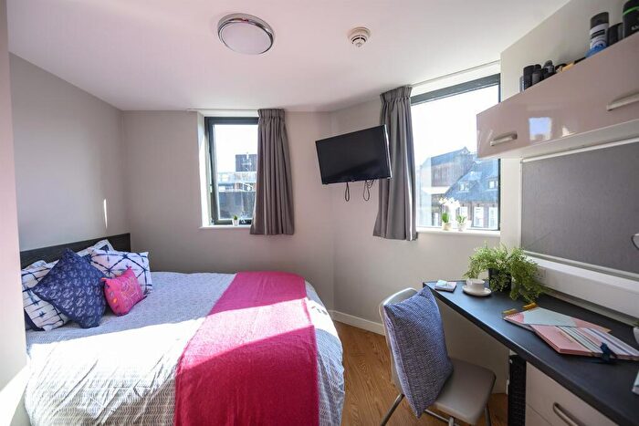 3 Bedroom Apartment To Rent In Bedroom Apartment In Queen Street, Sheffield, S1