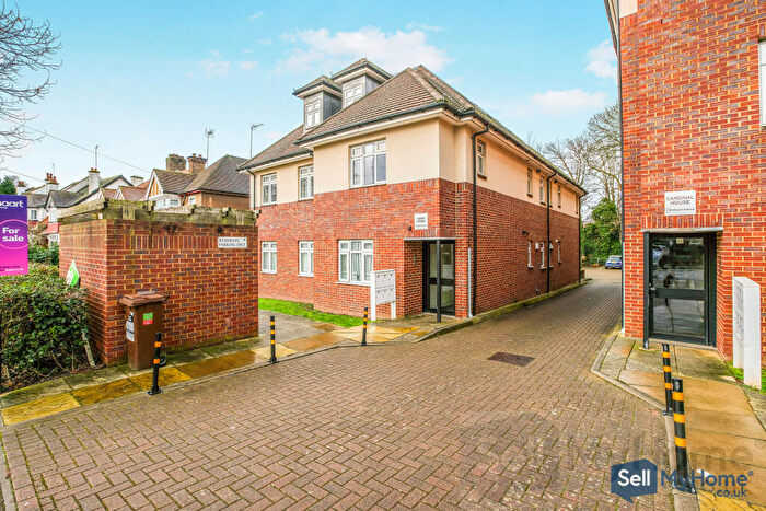 2 Bedroom Flat For Sale In Birdhurst Avenue, South Croydon, CR2