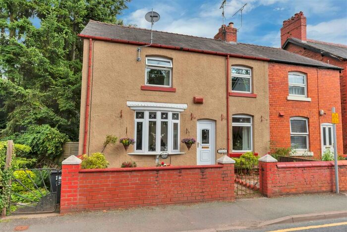 3 Bedroom Semi-Detached House For Sale In Llangollen Road, Trevor, LL20