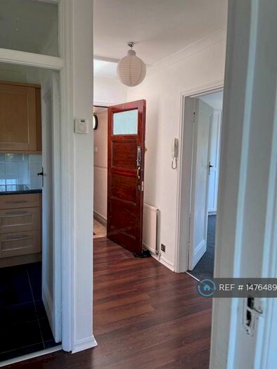 2 Bedroom Flat To Rent In Cockfosters, Cockfosters, Barnet, EN4