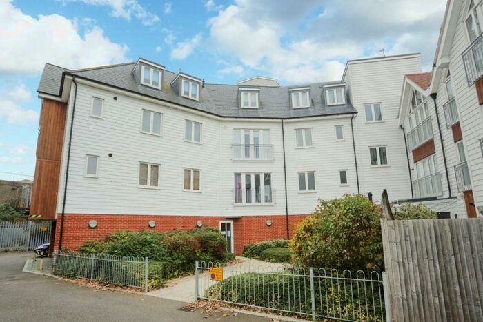 2 Bedroom Flat To Rent In Victoria Mews, Whitstable, CT5