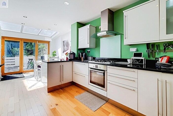 3 Bedroom Maisonette To Rent In Lambourn Road, Clapham, SW4