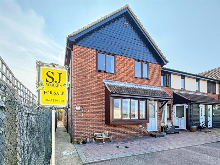 2 Bedroom Flat For Sale In Pantile Hill, Southminster, CM0