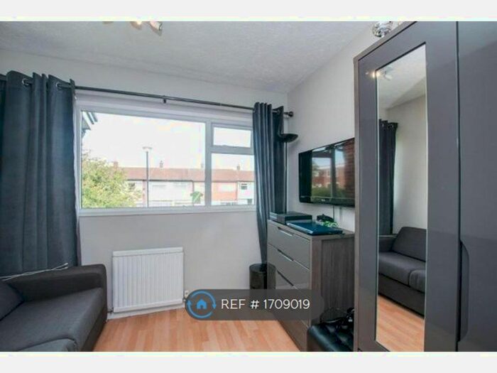 3 Bedroom Terraced House To Rent In Humber Way, Slough, SL3