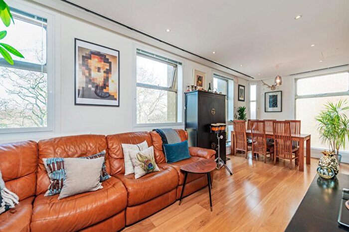 2 Bedroom Apartment To Rent In Highbury Crescent, London, N5