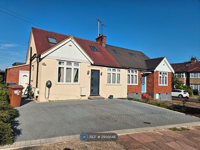 4 Bedroom Bungalow To Rent In Lincoln Close, Harrow, HA2