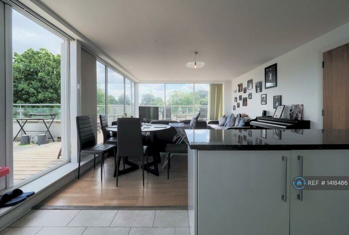 2 Bedroom Penthouse To Rent In Gallery Court, London, N3