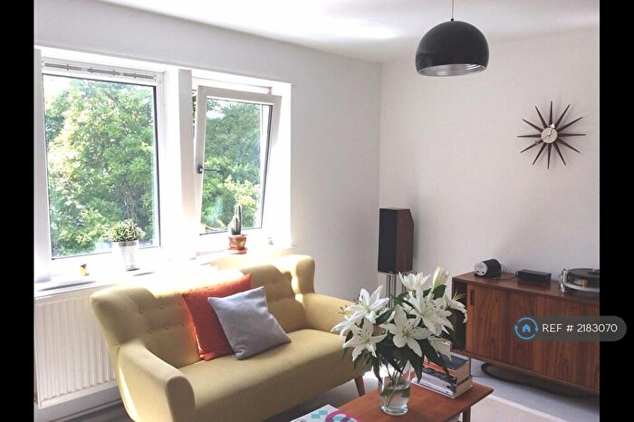 2 Bedroom Flat To Rent In Six Month Tenancy Arlington Way, London, EC1R