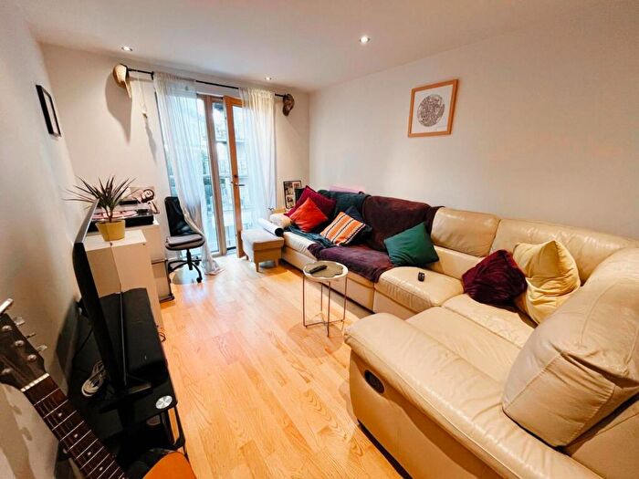 1 Bedroom Flat To Rent In Crozier House, Leeds, West Yorkshire, LS10