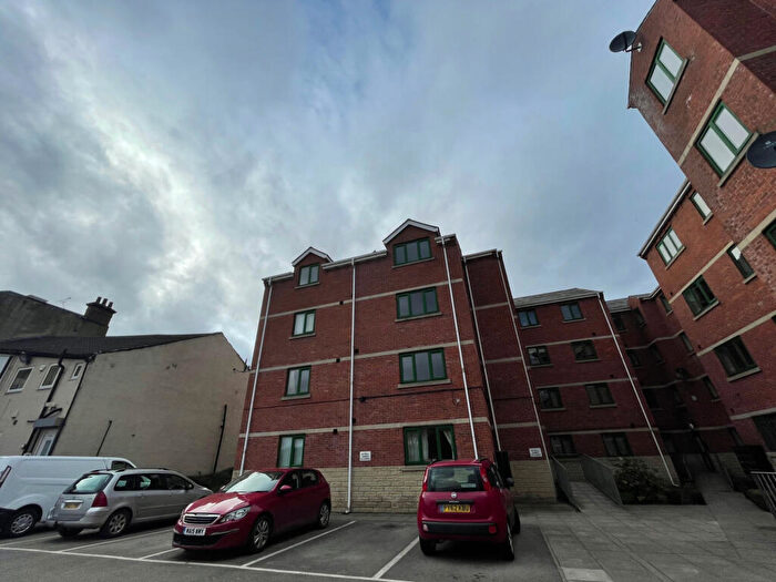 2 Bedroom Apartment To Rent In Dewsbury Road, Leeds, West Yorkshire, LS11