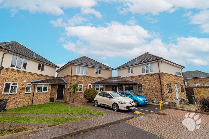 2 Bedroom Maisonette For Sale In Year Lease! - Shirley Gardens, Burnt Mills, SS13