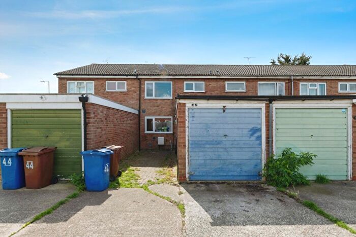 3 Bedroom House For Sale In Fleming Gardens, Tilbury, RM18