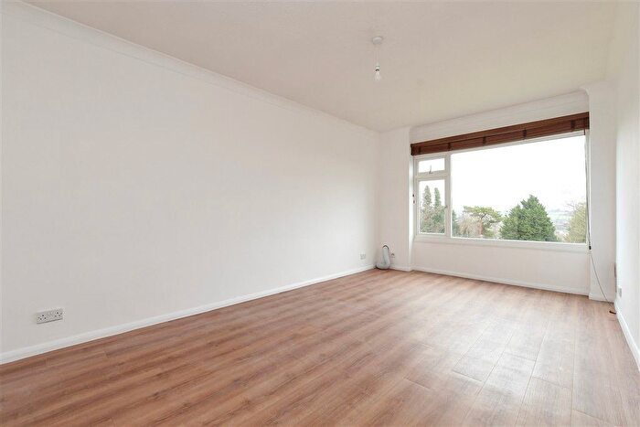 1 Bedroom Flat For Sale In Downswood, Reigate, Surrey, RH2