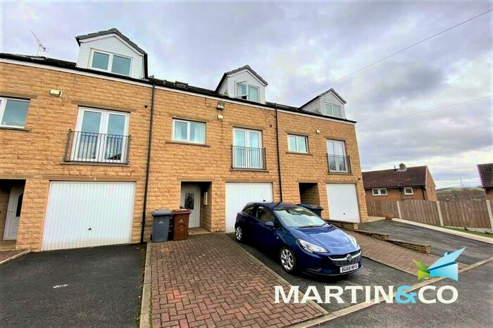 3 Bedroom Town House To Rent In Meadstead Fold, Royston, S71