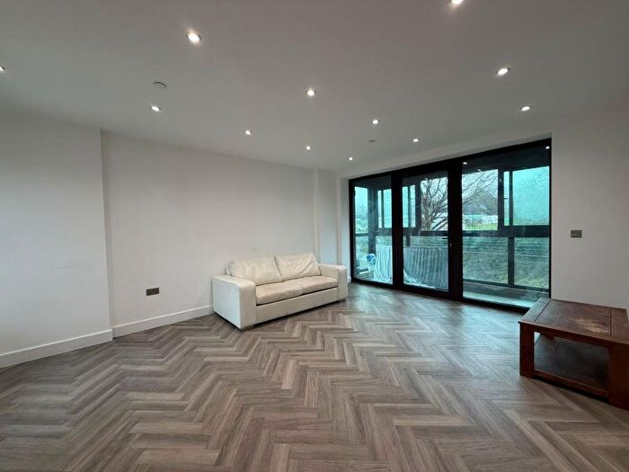 2 Bedroom Flat To Rent In Larkshall Road, London, E4