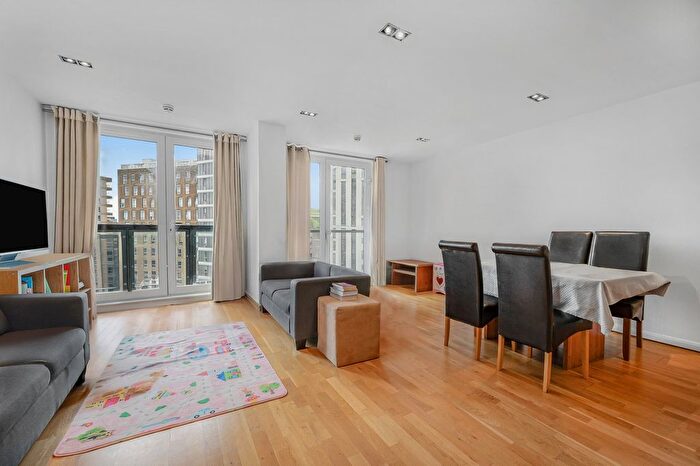 2 Bedroom Flat For Sale In City Tower, Limeharbour, E14